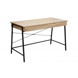 Suorakulmainen kirjoituspöytä, vaalean puun kansi ja mustat metallijalat, ristikkäiset tukitangot jalkojen välillä.