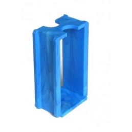 Sininen muovinen haaroituskotelo sähköjohtojen haaroittamiseen.