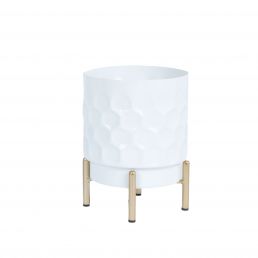 Vit blomkruka DEIA med måtten 15x20 cm. Den har en unik textur och tre guldiga ben.
