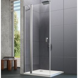 Kulmikas suihkuseinä, kromiviimeistely ja läpinäkyvä lasi. Mitat: 900 mm leveä, 2000 mm korkea.