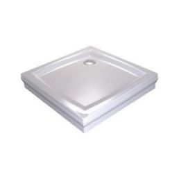 Valge nelinurkne dušialus, mille keskel on äravooluava.