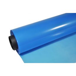 Sinine aurutõkkekile rullis, mille sisemine tuum on musta värvi, kile on õhukese paksusega.