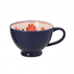 Dark blue cup with a textured surface, rounded shape, and high handle, inside a cream background with a red floral pattern, capacity 355 ml.