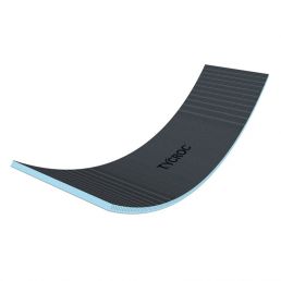 Tummanharmaa taipuisa levy, jossa on vaaleansininen reuna, mitat 2500x600x50mm.