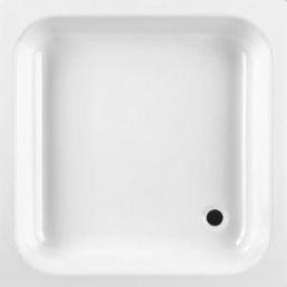 Väike nelinurkne valge terasest dušialus mõõtmetega 900x900 mm, ääres on äravooluava.