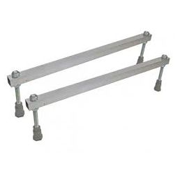Kaksi harmaata metallista kylpyammeen jalkaa, sopii 180x80 cm kylpyammeeseen, jossa on säädettävät kiinnikkeet.