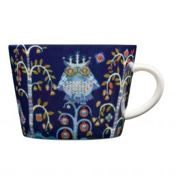 Blå Iittala Taika kaffekopp med ett magiskt djurmönster och vitt handtag.