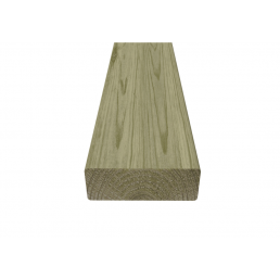 Impregnerat sågat virke, mått 45x195x6000 mm, ljusbrun färg.