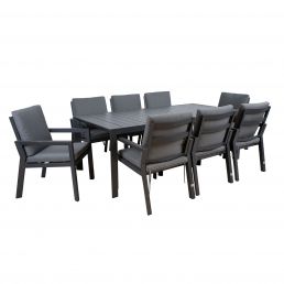 Harmaa muovinen puutarhakalustesetti, johon kuuluu pitkänomainen pöytä ja kahdeksan yhteensopivaa tuolia.