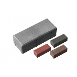 Fyra rektangulära gatstenar i olika färger: grå, svart, röd och brun. Den största stenen är grå, de tre andra är mindre.