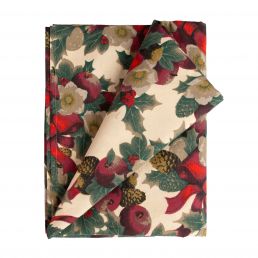 Tunn rektangulär duk med mönster av röda, gröna och vita blommor samt kottar, mått 136x220 cm.