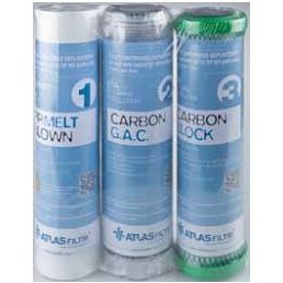 Sinised ja rohelised veefiltrite silindrid, märgistatud erinevate filtrietappide ja brändinimega 'Atlas Filtri'.