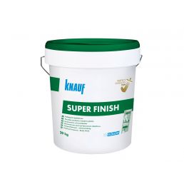 Vit plasthink med grönt lock, Knauf Super Finish-etikett och metallhandtag.
