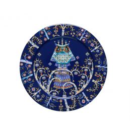 Blå 27 cm Iittala Taika tallrik med ett vackert detaljerat mönster som innehåller en fe-liknande bild och stjärnelement.