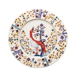 22 cm vit porslinstallrik från Iittala Taika-serien med en färgstark design i folklore-stil som avbildar en röd fågel och växtmotiv.