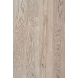 Ljusbrun ekträstruktur med synliga träådror, slät yta och en måttligt blank lackfinish.