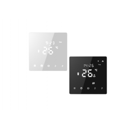 Kaksi Cube2-termostaattia, toinen valkoinen ja toinen musta, digitaaliset näytöt näyttävät lämpötilan ja ajan.