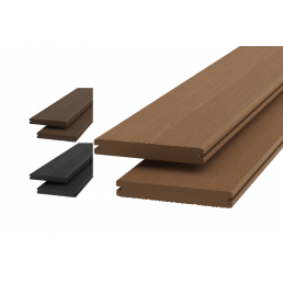 Bruna och svarta träplastkomposit-terassbrädor med profilerade kanter, mått cirka 148x20x4200 mm. Slät yta med träliknande utseende.