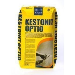 20 kg Kestonit Optio tasandussegu pakend kollases ja mustas värvitoonis. Esiküljel on pilt purjetamisest.