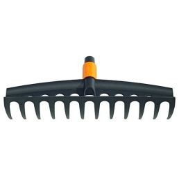 Grå plastuniversalräfsa med orange gummihandtag.