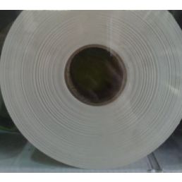 Suuri valkoinen paperiliimateippirulla, 50 mm leveä, ruskea ydin keskellä sekä tasaiset reunat ja sileä pinta.