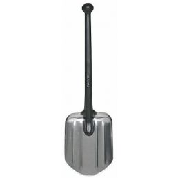 Fiskars silverfärgad metallskyffel med svart plasthandtag, lämplig för camping och bilresor.