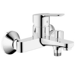 Grohe Start Edge kroomitud viimistlusega vannisegisti, seinakinnitusega disain ja ühe kangi juhtimine.