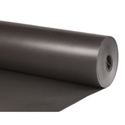 Tumepruun põrandakatte materjali rull, mõeldud parketi aluskihiks, umbes 12,5 ruutmeetrit.