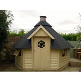 Wooden grill hut with a black roof and a hexagonal window, approximately 9.2 m² in size.