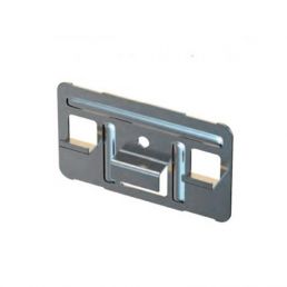 Harmaa Cedral Click -kiinnike, jossa on kaksi klipsiä ja keskellä lukituselementti.