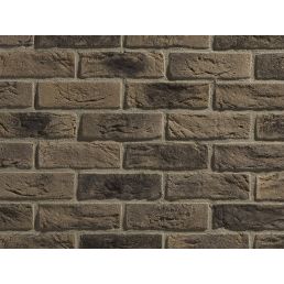 Dekoratiivne maakivist seinakate, mitmes varjundis hallid kivid.