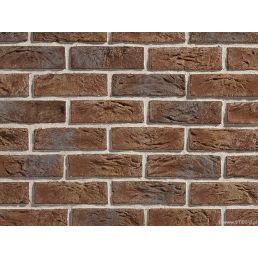 Pruunikates toonides dekoratiivkivi plaat, millel on ebatasane tekstuur ja erisuurused kivid.