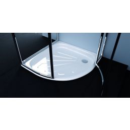 Kumer dušinurk valge aluse ja läbipaistvatest paneelidest uksega, modernse disainiga.