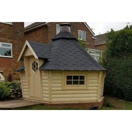 A yellow grill house with sloped walls, measuring 9.2 m², decorated with a dark brown roof and windows.