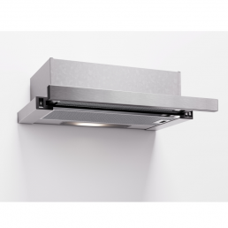 Silverfärgad utdragbar köksfläkt i metall med rektangulär form, frontpanelen skjuts ut, filter och lampa sitter nedtill, monterad på väggen.