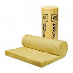 Keltainen Isover lasivilla rullassa, pakattu keltaiseen muoviin, jossa on musta painatus ja logo. Sitä käytetään eristykseen.