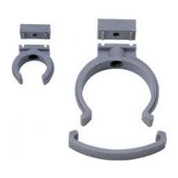 Hall plastist kanalisatsioonitoru klamber kahe erineva suurusega mudeliga.