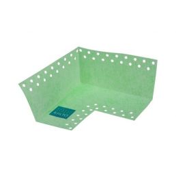 Grön L-formad innerhörnsförstärkning, 120 x 90 mm, med jämnt placerade hål längs kanterna.