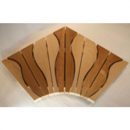 Puidust nurkade moodulid, mis meenutavad kalasaba mustrit, peamiselt helepruunid, mõõtmetega 400x400 mm ja 600x600 mm.