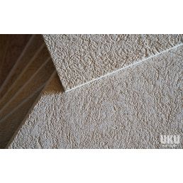 Yksityiskohtainen näkymä beigeihin viimeistelylaastiin, käytetty lattiaan ja väliseinään.