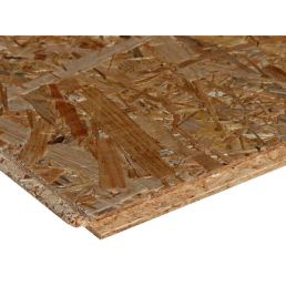 OSB-levy Swiss Krono, uritetulla reunalla, noin 675 mm leveä, kierrätetystä puumateriaalista, ruskean ja beigen sävyissä.