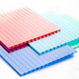 Rectangular multiwall polycarbonate sheets in various colors, transparent, with an estimated thickness of 4–16 mm and visible longitudinal channels.