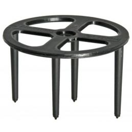 Musta muovinen tuulensuojan välimuovi, jossa on kolme aukkoaluetta ja nelijalkainen tuki.